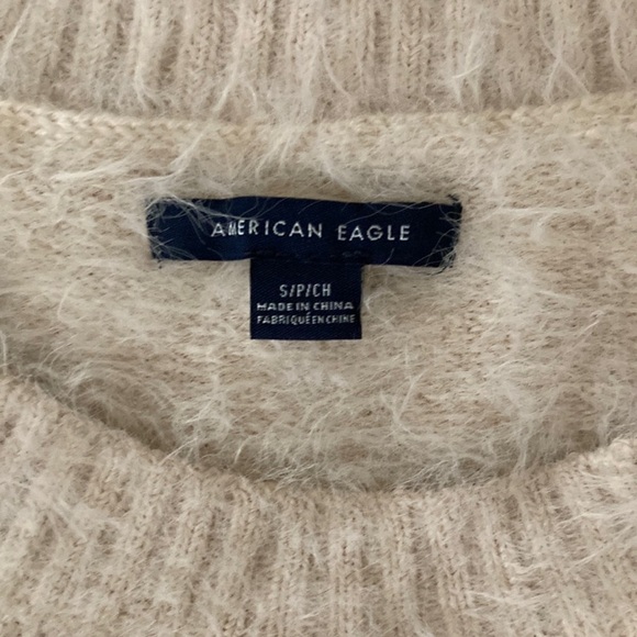 American Eagle 🦅 Fuzzy ‘Weekend’ woman’s sweater size small - Picture 6 of 7